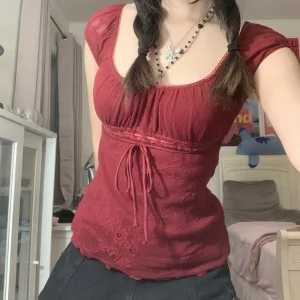 T-shirt à col carré pour femme