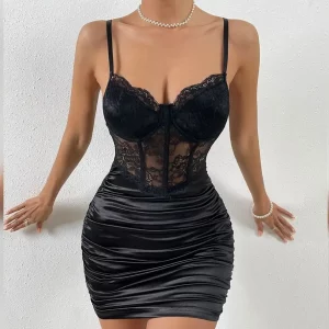 Robe Courte Ajustée en Tricot avec Dentelle et Décolleté en V