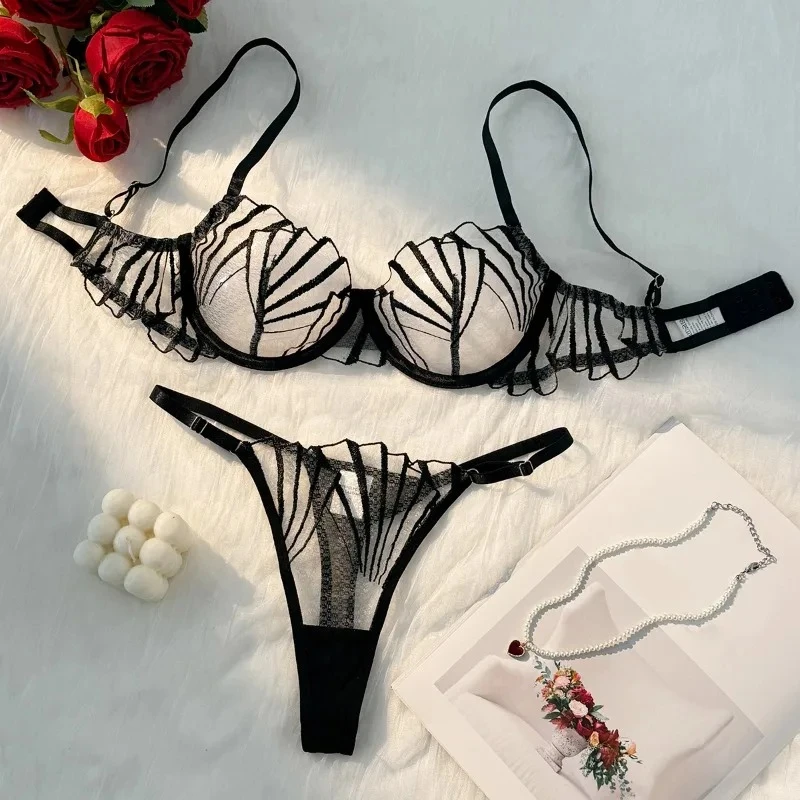 Ensemble de lingerie sexy en dentelle et maille transparente