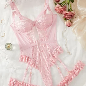 Ensemble de lingerie en dentelle florale
