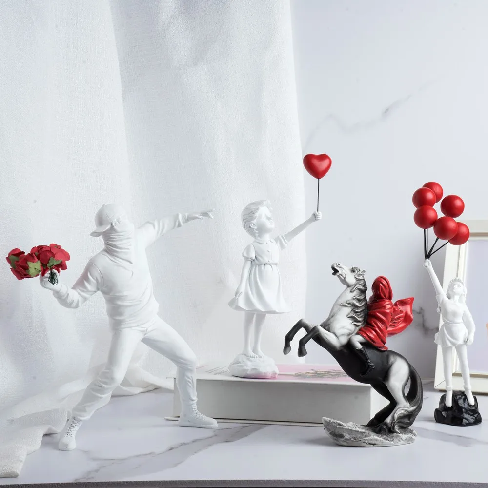 Statue Banksy "Flower Thrower" en Résine - Style Pop Art Urbain – Image 3