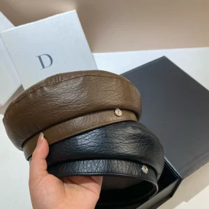 Béret en cuir PU avec lettre M pour femme